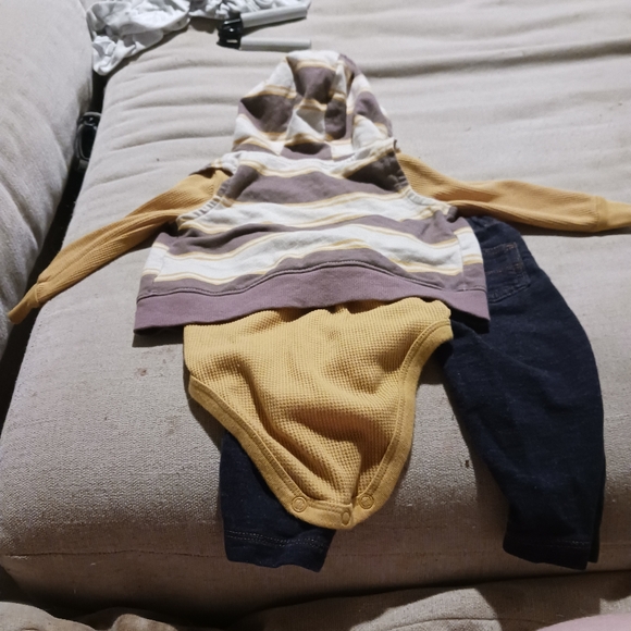 Baby Boy Fall Outfit Set - Carter’s 9M - Picture 3 of 3